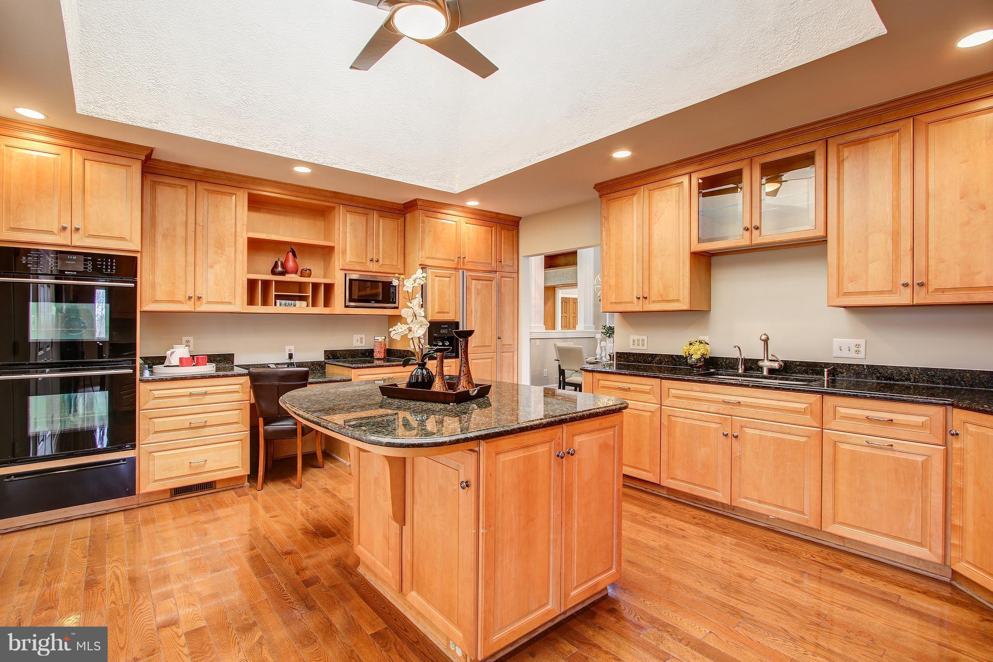 9912 Bluegrass Road Potomac, MD 20854 - Photo 8 of 30 Kitchen