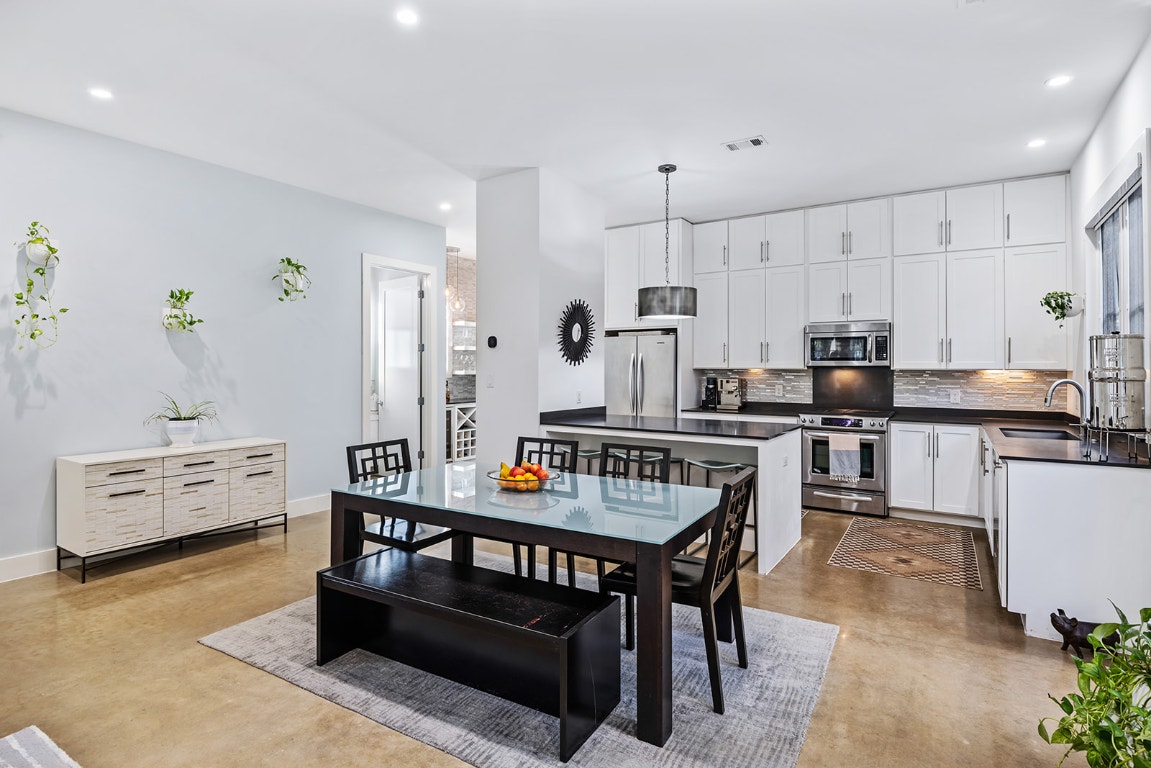 712 Cardinal Lane, Unit A Austin, TX 78704 - Photo 10 of 37 Free flowing for friends and family!