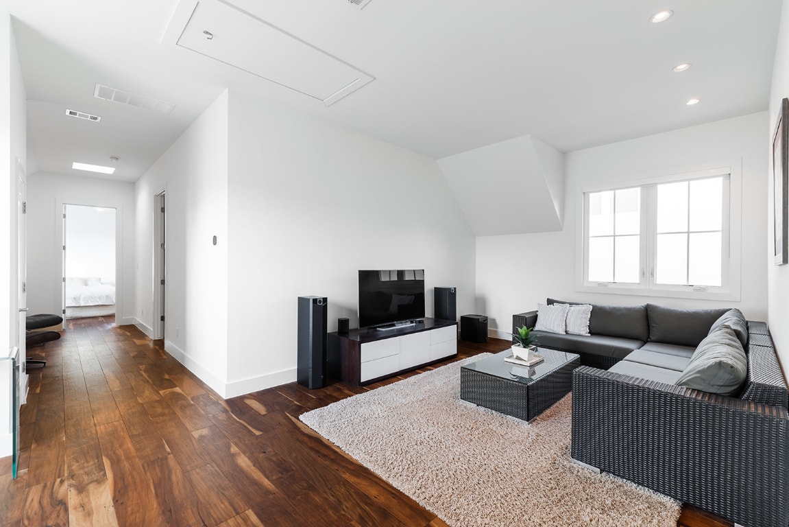 712 Cardinal Lane, Unit A Austin, TX 78704 - Photo 17 of 37 Moore-Tate hallmarks are high ceilings and big windows in the right places.