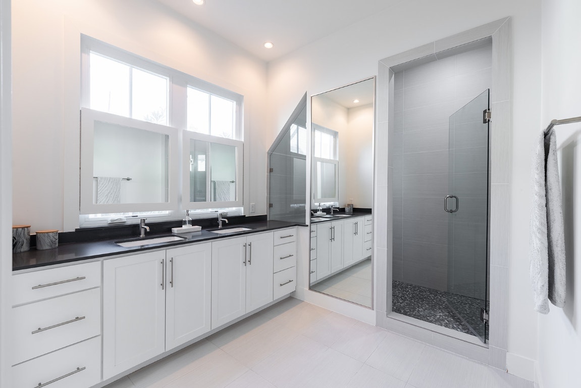 712 Cardinal Lane, Unit A Austin, TX 78704 - Photo 21 of 37 Primary bath is roomy too.