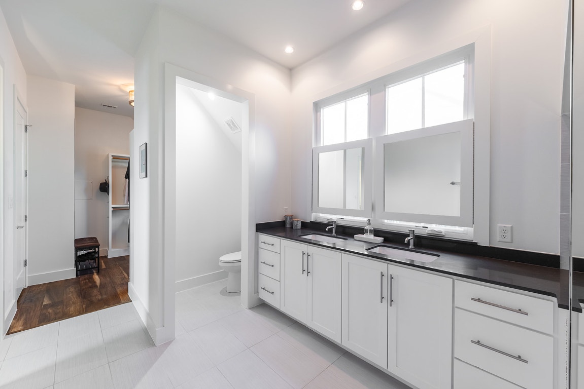 712 Cardinal Lane, Unit A Austin, TX 78704 - Photo 22 of 37 Enjoy primping here.