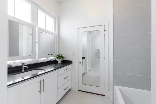 $950,000 | 712 Cardinal Lane, Unit A, Austin, TX 78704