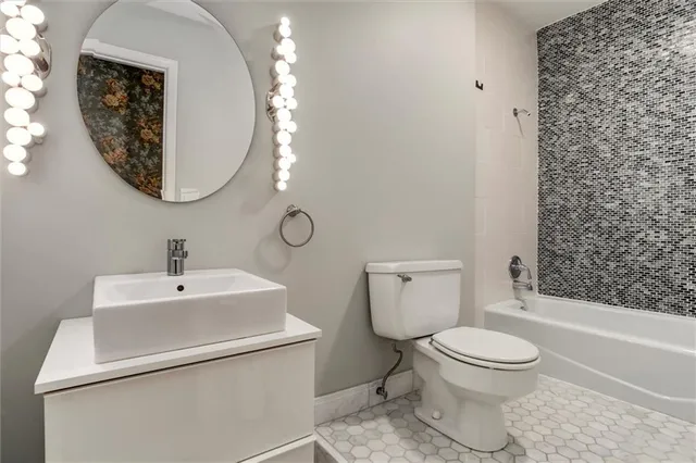 $419,900 | 13013 West 101st Street, Lenexa, KS 66215