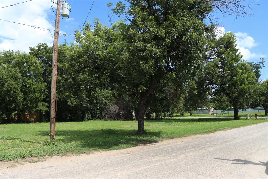 708 West Lewis Street San Saba, TX 76877 - Photo 4 of 4 a view of a park