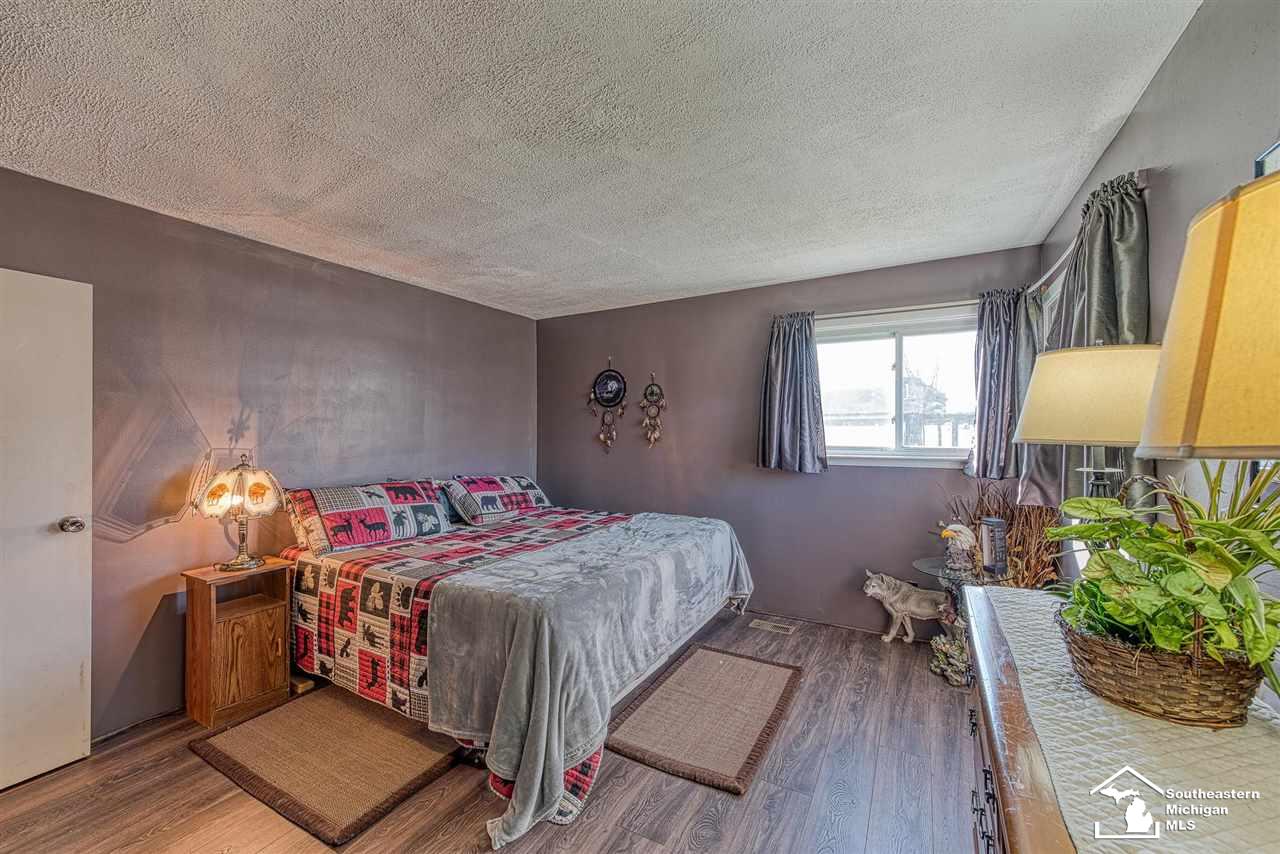 6299 Dixon Road Monroe, MI 48161 - Photo 4 of 40
