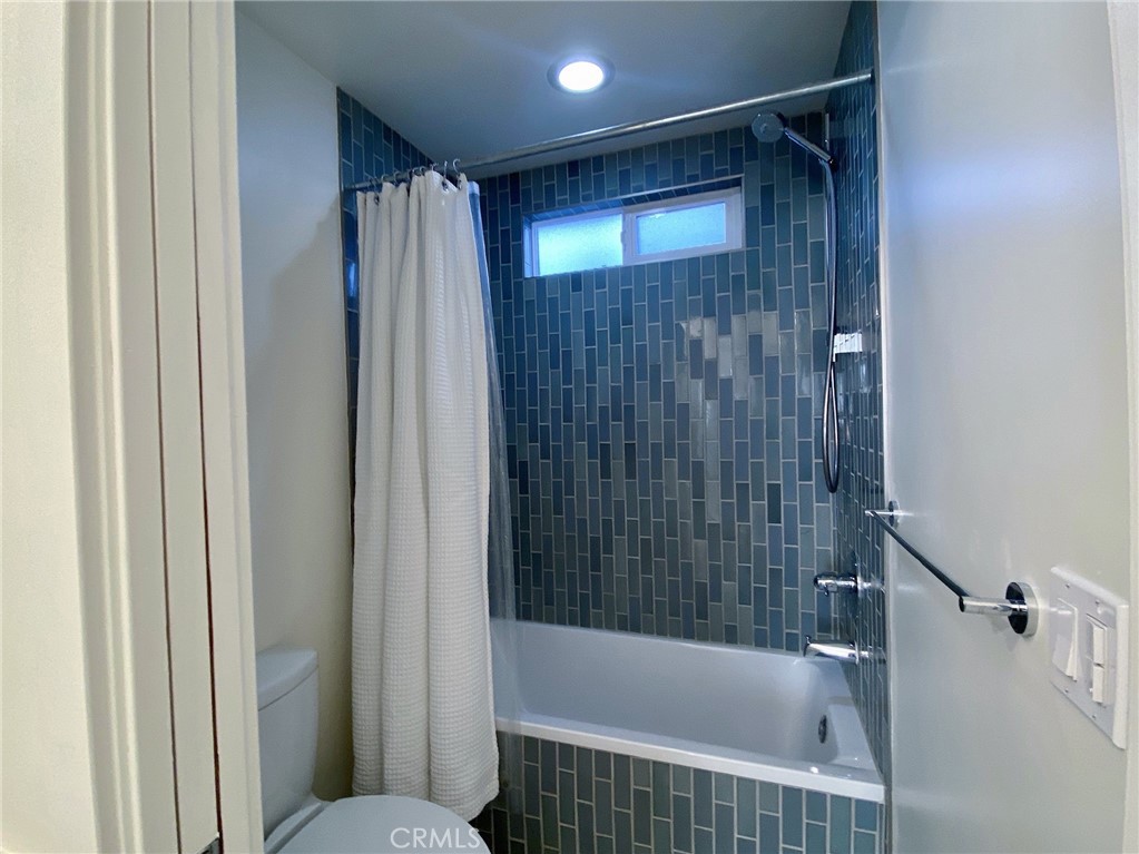 656 Rosecrans Avenue Manhattan Beach, CA 90266 - Photo 16 of 32 a bathroom with a bathtub and a shower