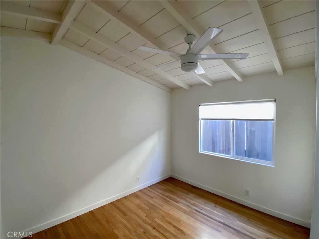 656 Rosecrans Avenue Manhattan Beach, CA 90266 - Photo 19 of 32 an empty room with windows