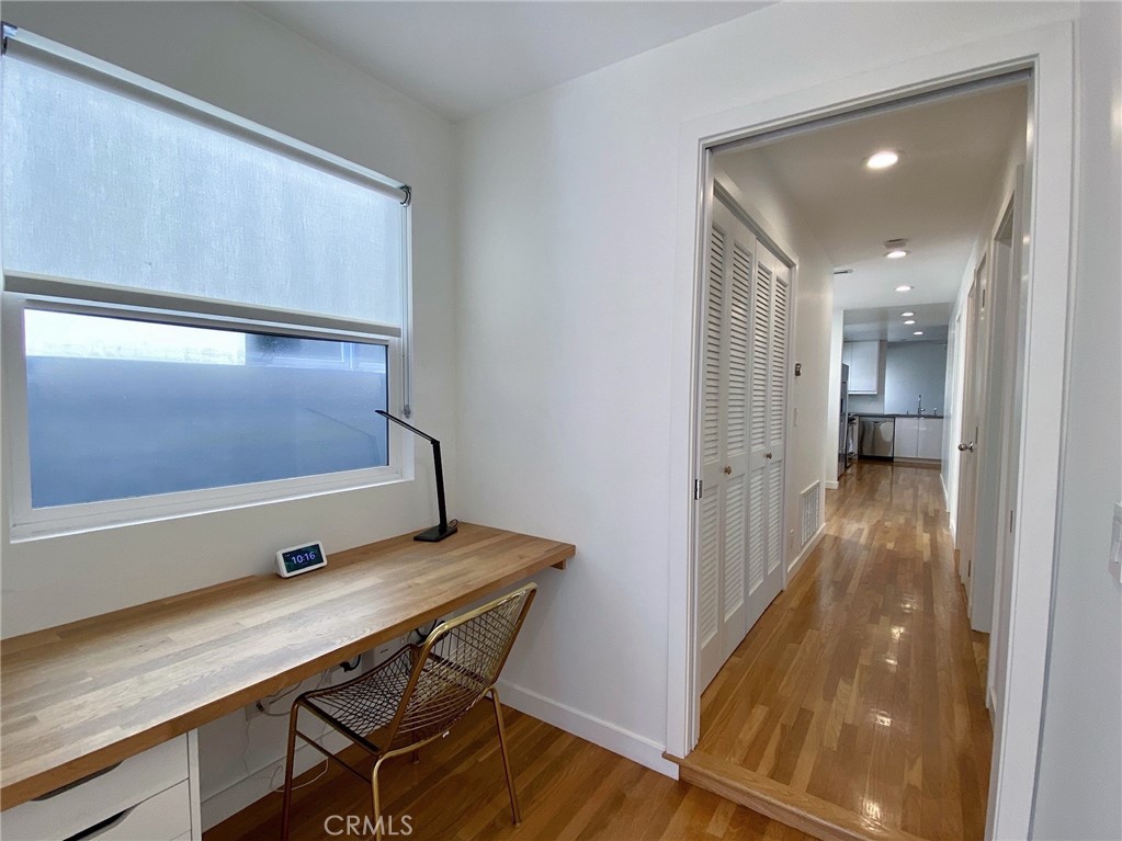 656 Rosecrans Avenue Manhattan Beach, CA 90266 - Photo 20 of 32 a view of a hallway with workspace