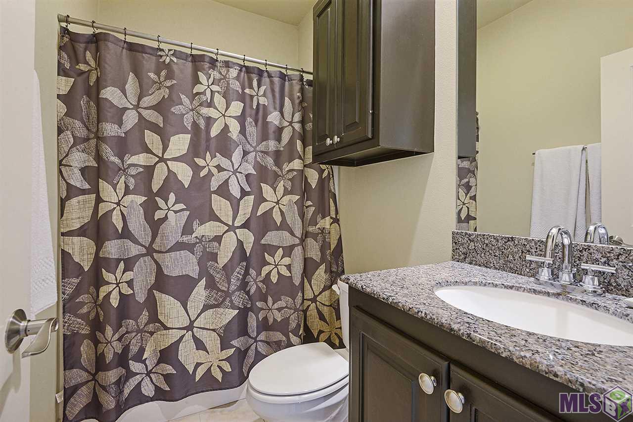 9228 Boone Avenue Baton Rouge, LA 70810 - Photo 11 of 14 Guest Bath