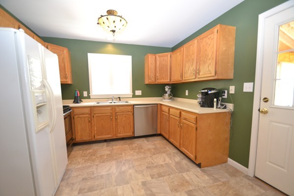 11 Elm Road Littleton, MA 01460 - Photo 5 of 24 Gallery Image 5