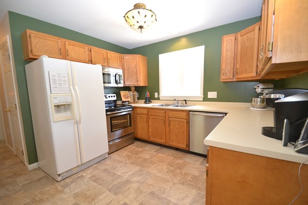 11 Elm Road Littleton, MA 01460 - Photo 6 of 24 Gallery Image 6