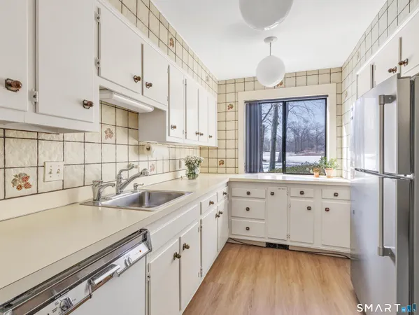 $575,000 | 261a Agawam Drive, Unit A, Stratford, CT 06614