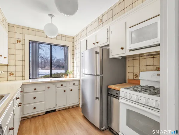 $575,000 | 261a Agawam Drive, Unit A, Stratford, CT 06614