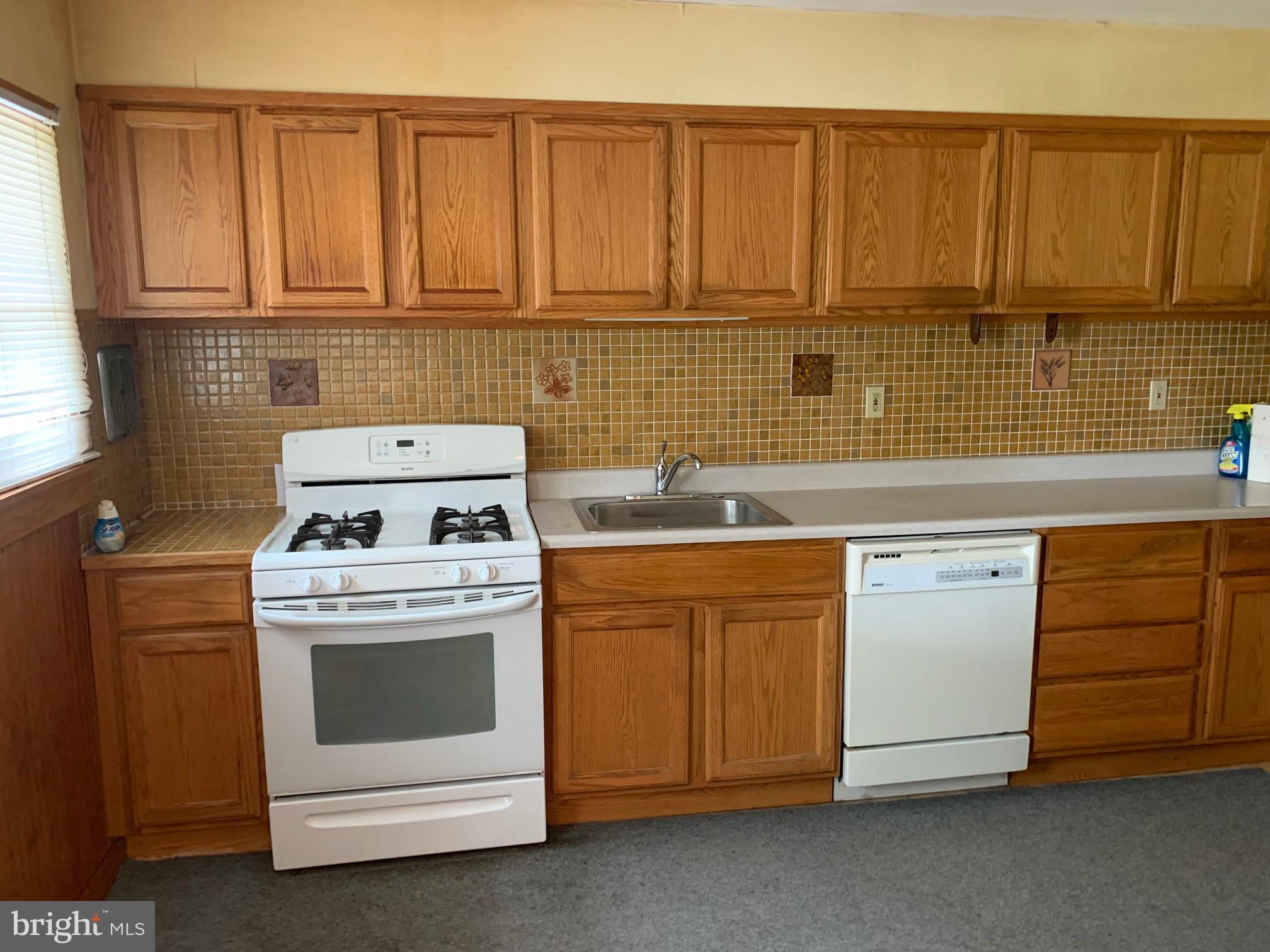 950 Rozel Avenue Southampton, PA 18966 - Photo 3 of 13 Gallery Image 3