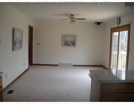 94 Fox Run Road Hurricane, WV 25526 - Photo 4 of 8 Den/Family/Great Room.