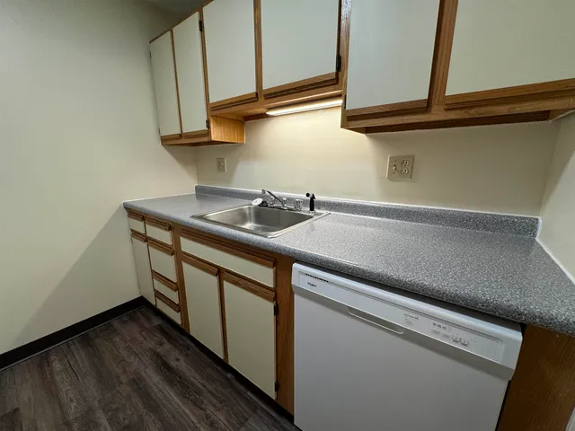 $1,850 | 131 Eastern Avenue, Unit 201, Manchester, NH 03104