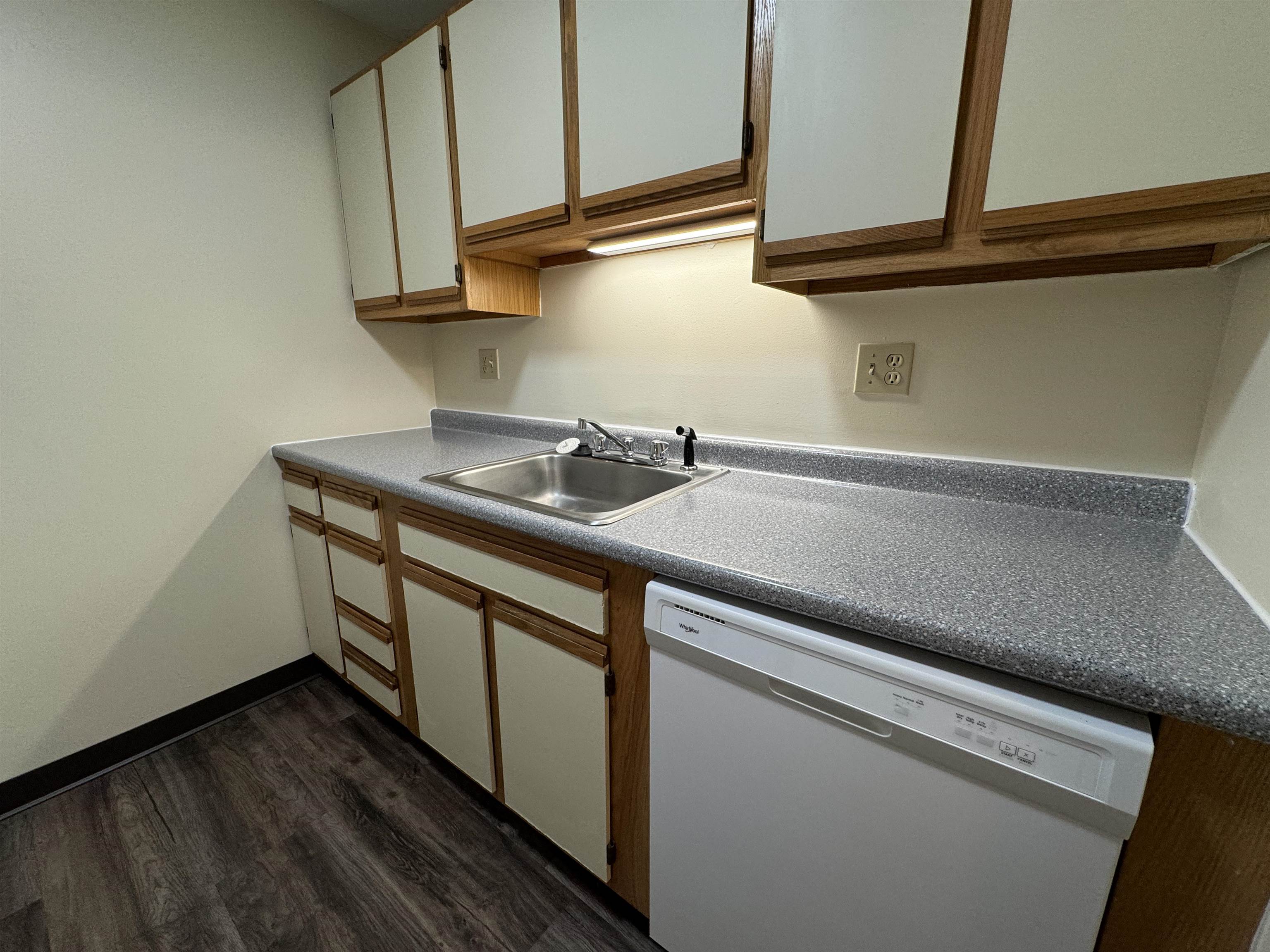 131 Eastern Avenue, Unit 201 Manchester, NH 03104 - Photo 11 of 45