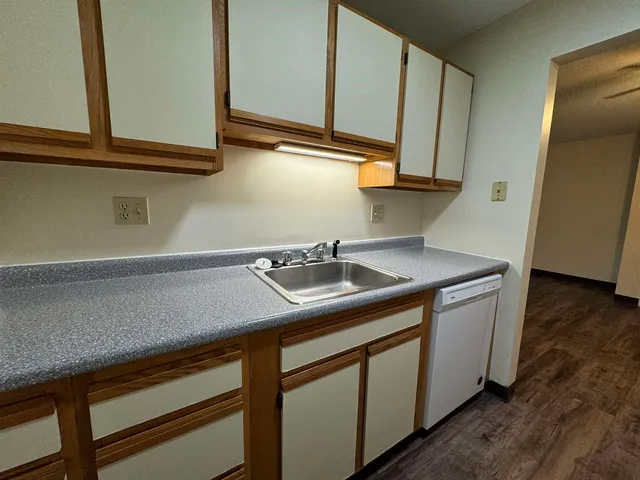 $1,850 | 131 Eastern Avenue, Unit 201, Manchester, NH 03104