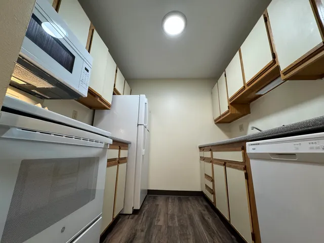 $1,850 | 131 Eastern Avenue, Unit 201, Manchester, NH 03104