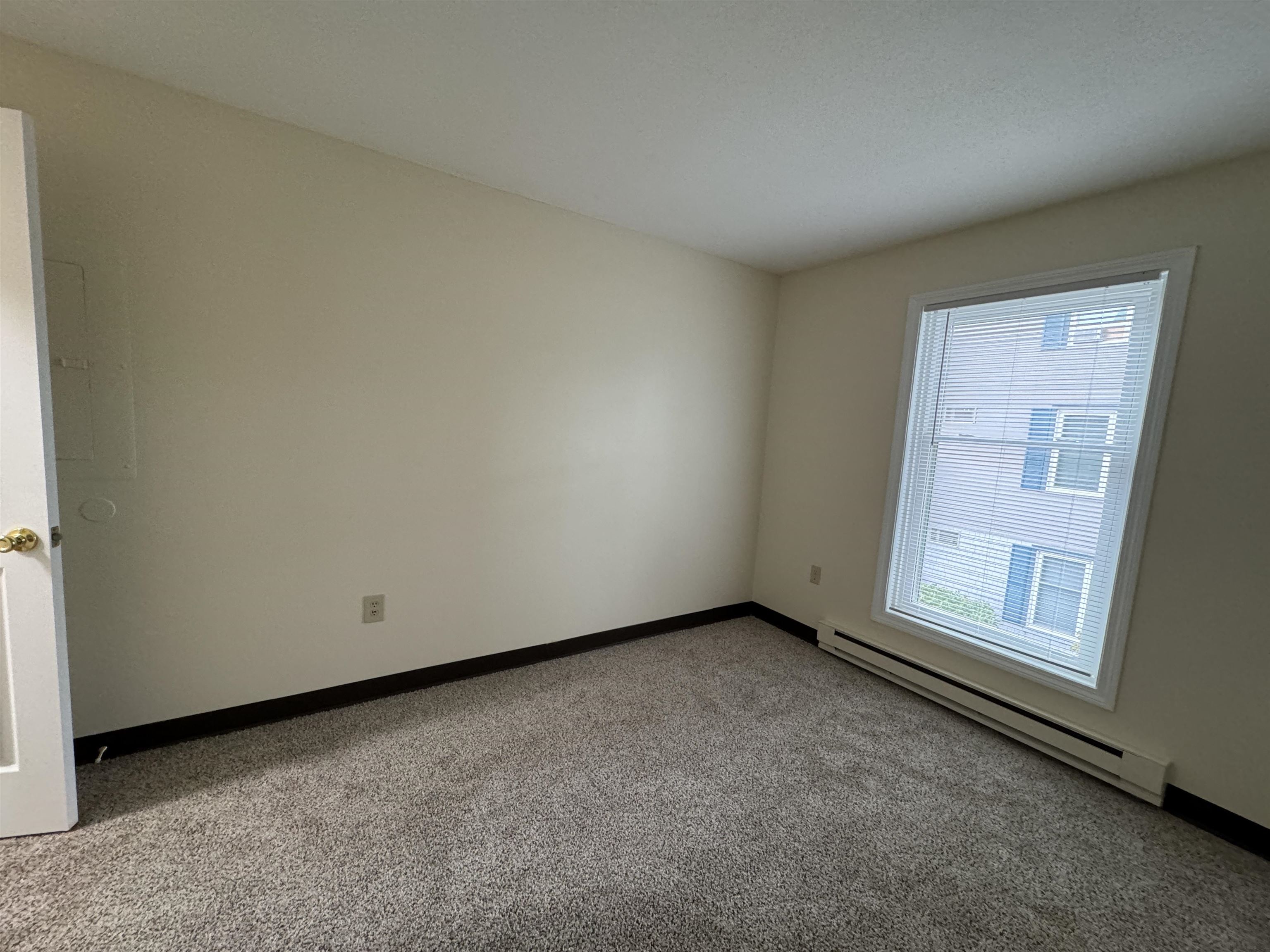 131 Eastern Avenue, Unit 201 Manchester, NH 03104 - Photo 22 of 45