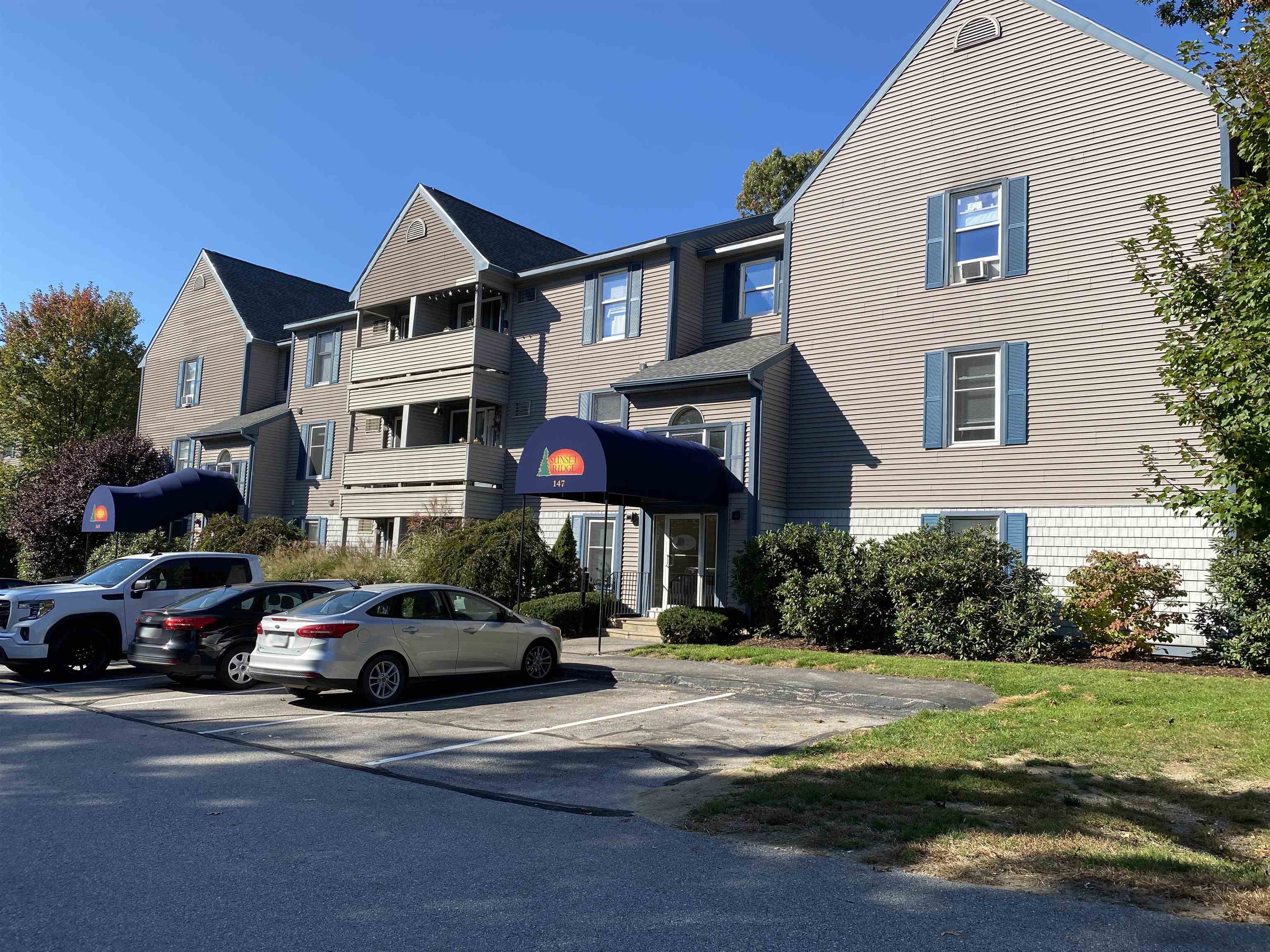 131 Eastern Avenue, Unit 201 Manchester, NH 03104 - Photo 3 of 45