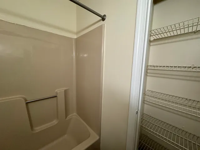 $1,850 | 131 Eastern Avenue, Unit 201, Manchester, NH 03104