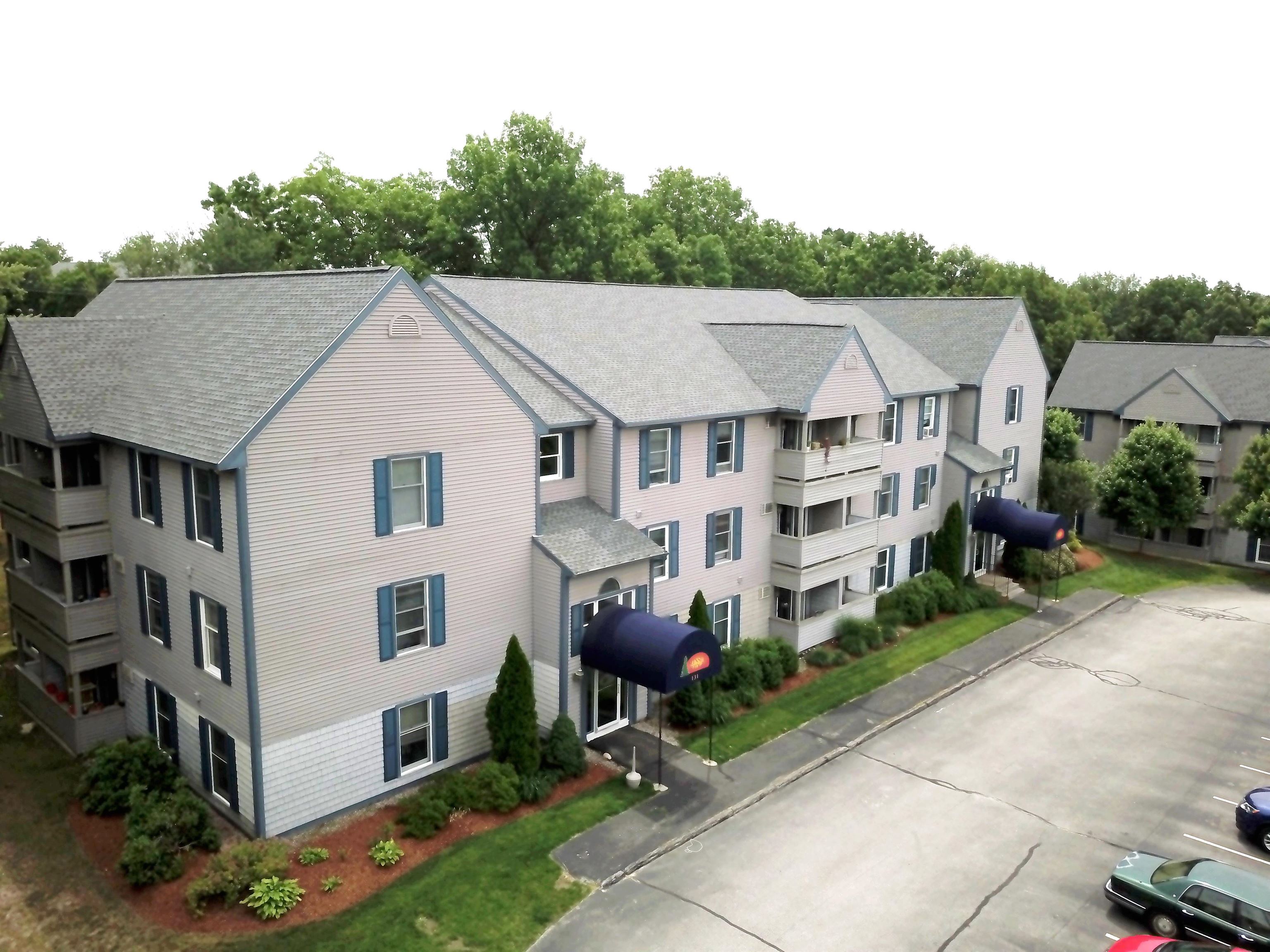 131 Eastern Avenue, Unit 201 Manchester, NH 03104 - Photo 4 of 45