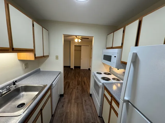 $1,850 | 131 Eastern Avenue, Unit 201, Manchester, NH 03104