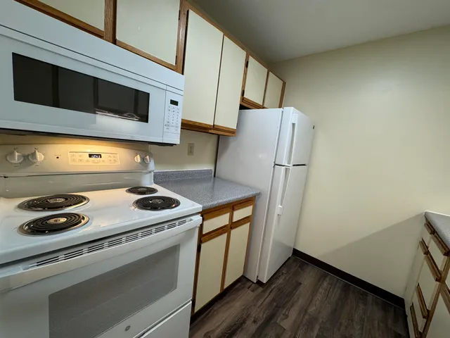 $1,850 | 131 Eastern Avenue, Unit 201, Manchester, NH 03104