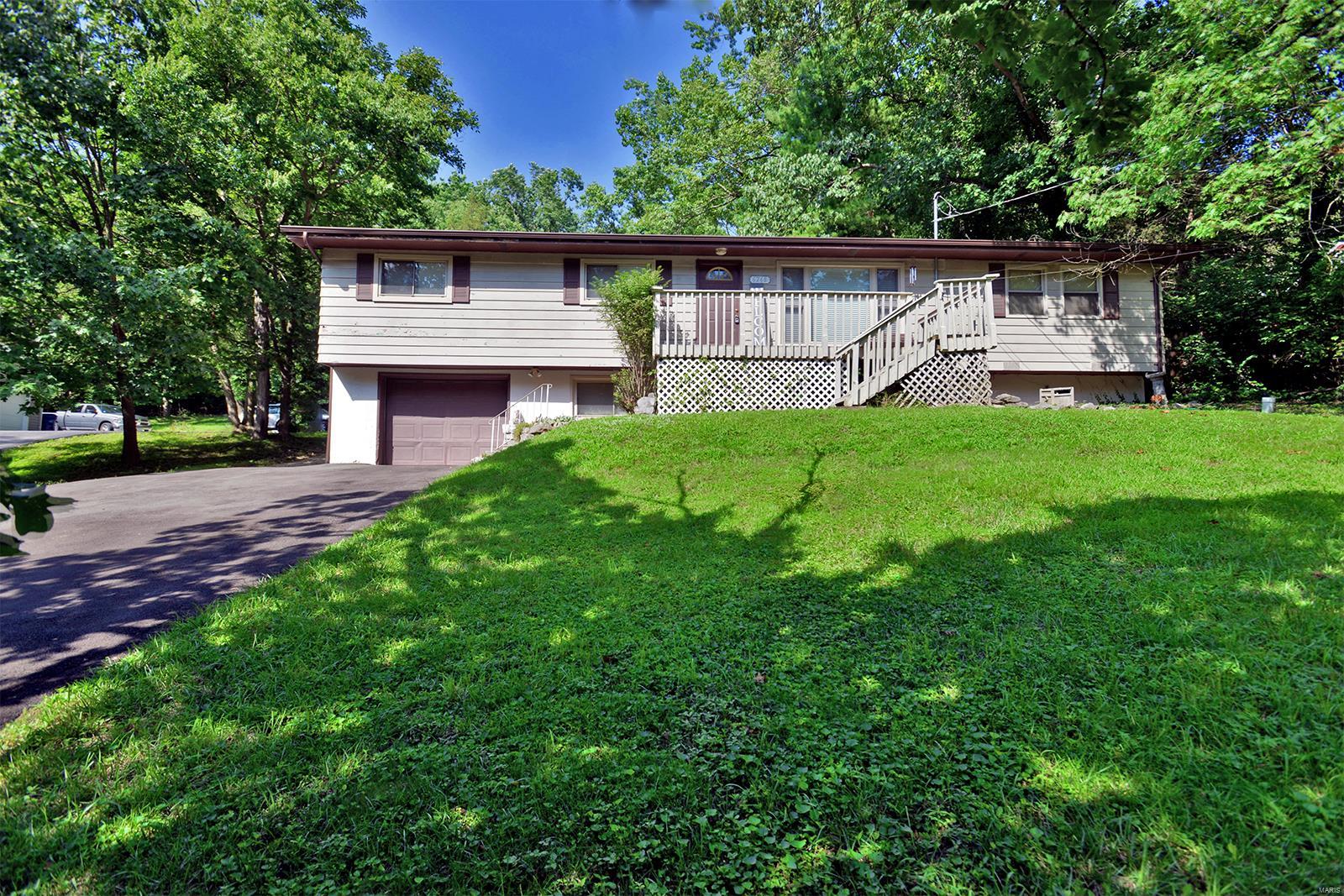 6268 Heintz Road St. Louis, MO 63129 - Photo 1 of 34