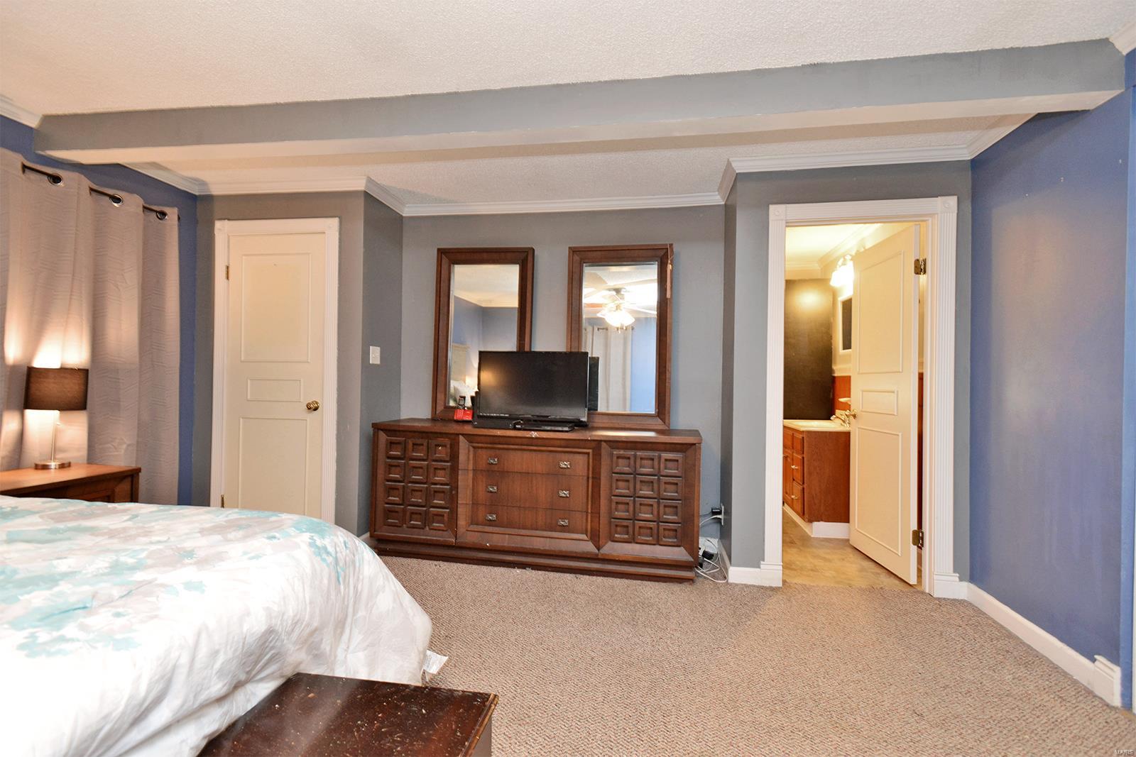6268 Heintz Road St. Louis, MO 63129 - Photo 12 of 34