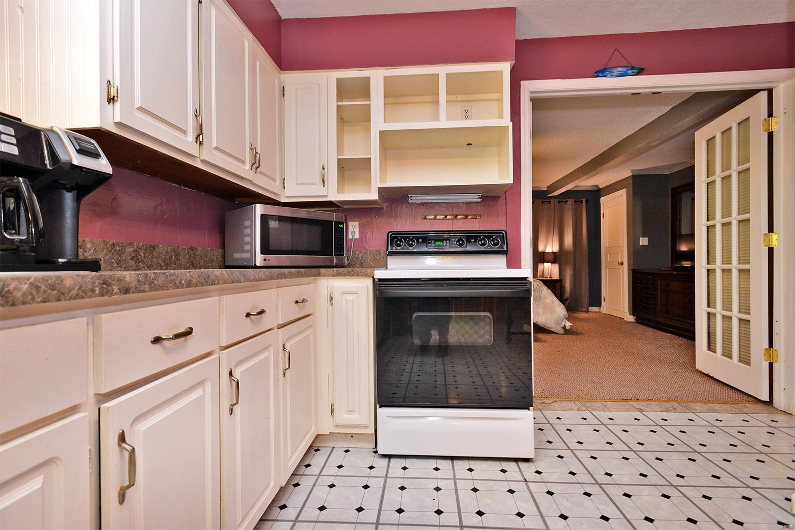 6268 Heintz Road St. Louis, MO 63129 - Photo 8 of 34