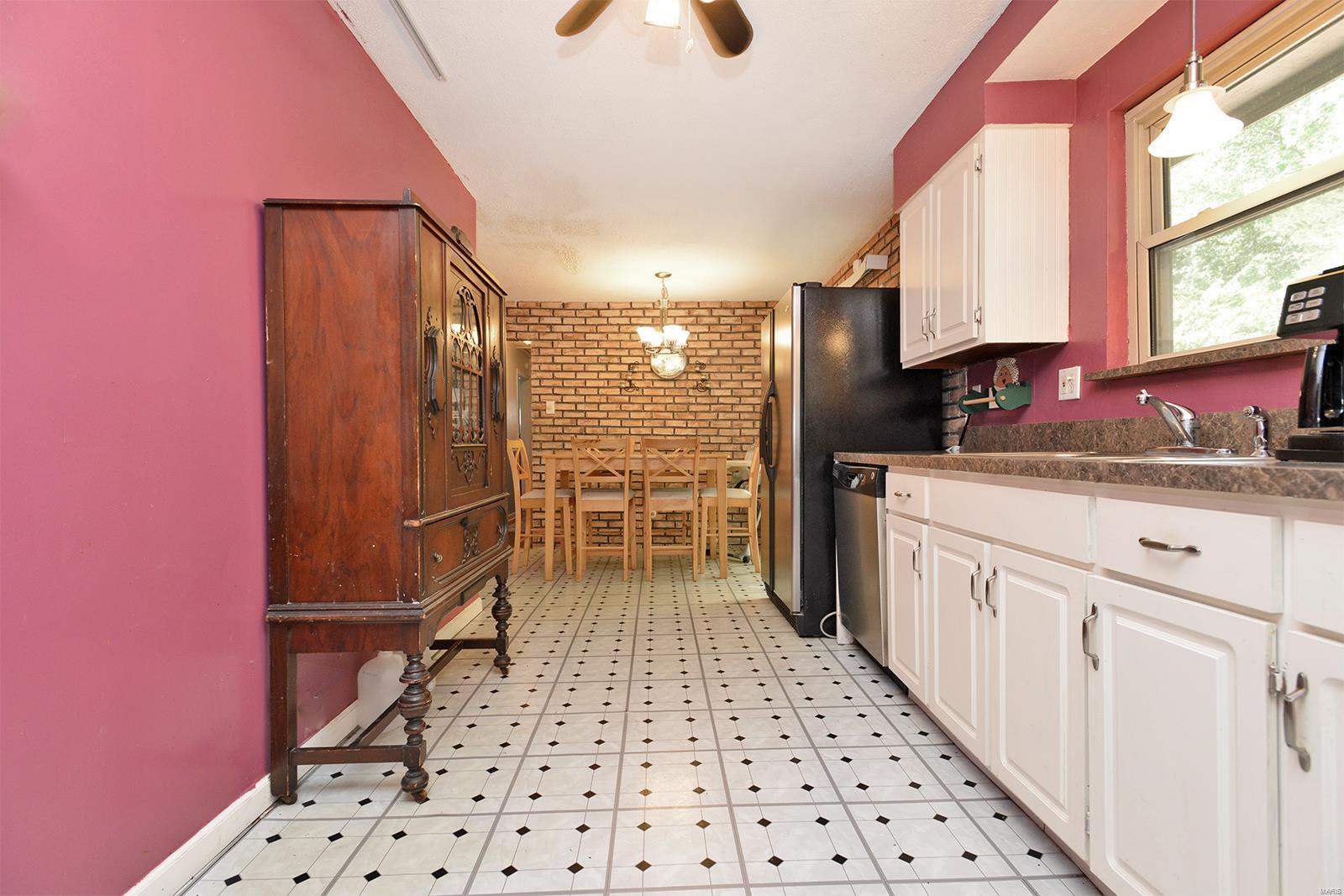 6268 Heintz Road St. Louis, MO 63129 - Photo 9 of 34