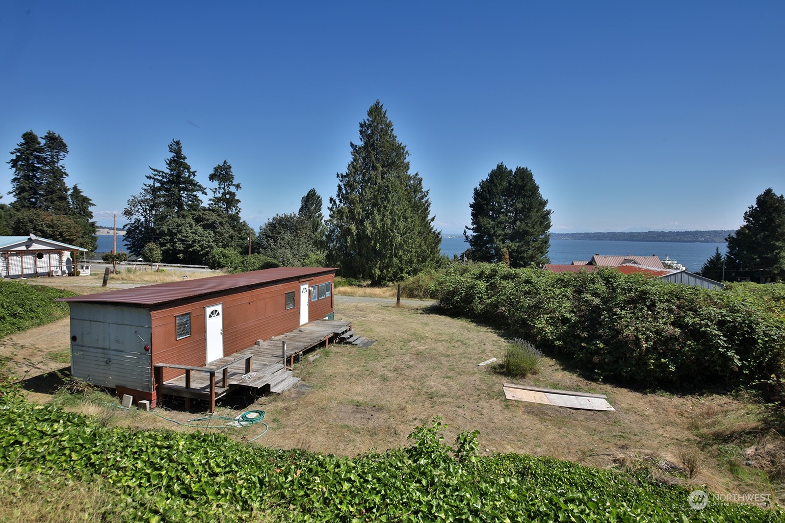 6465 Humphrey Road Clinton, WA 98236 - Photo 10 of 24 Gallery Image 10