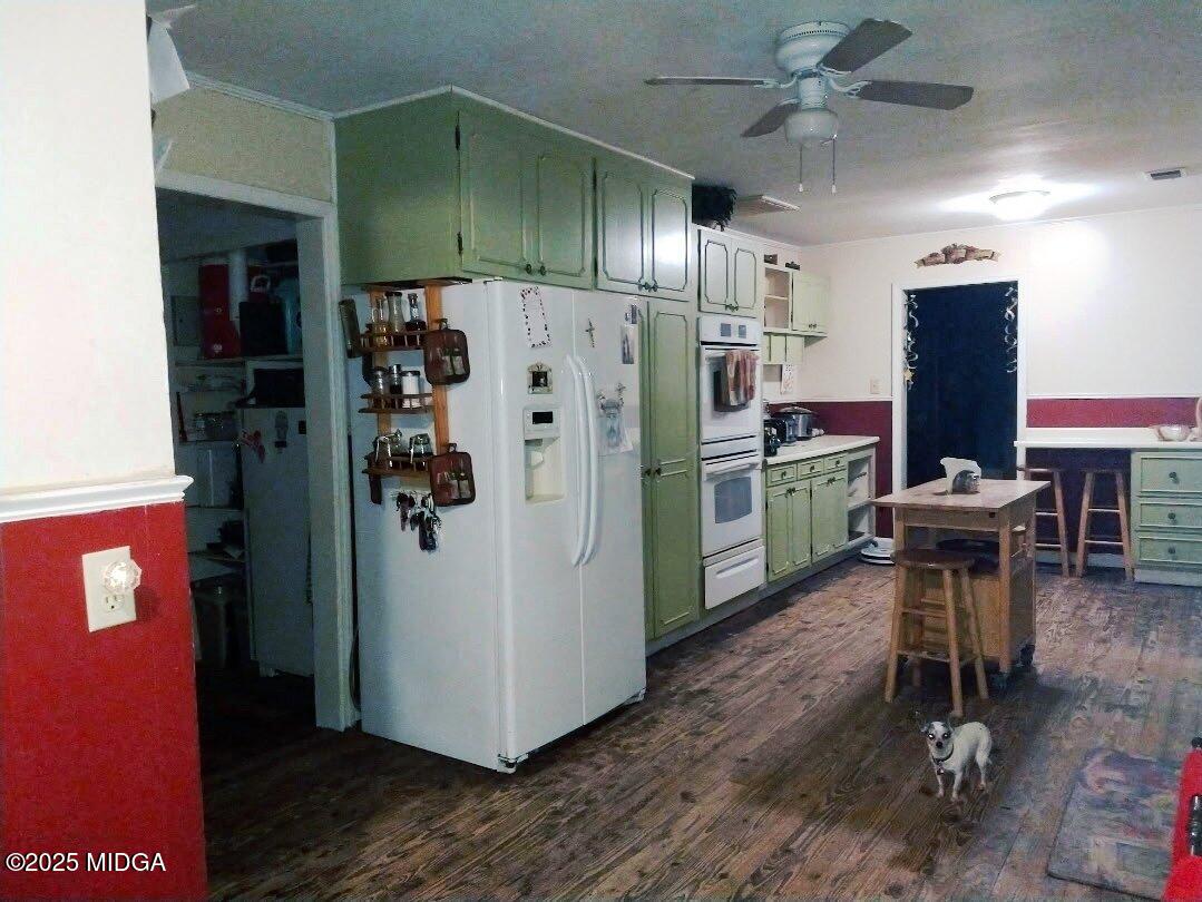 152 North Main Street Gordon, GA 31031 - Photo 14 of 37 a kitchen with refrigerator a table and chairs