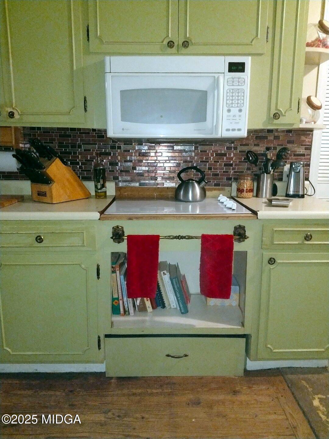 152 North Main Street Gordon, GA 31031 - Photo 17 of 37 a bathroom with a sink and a mirror