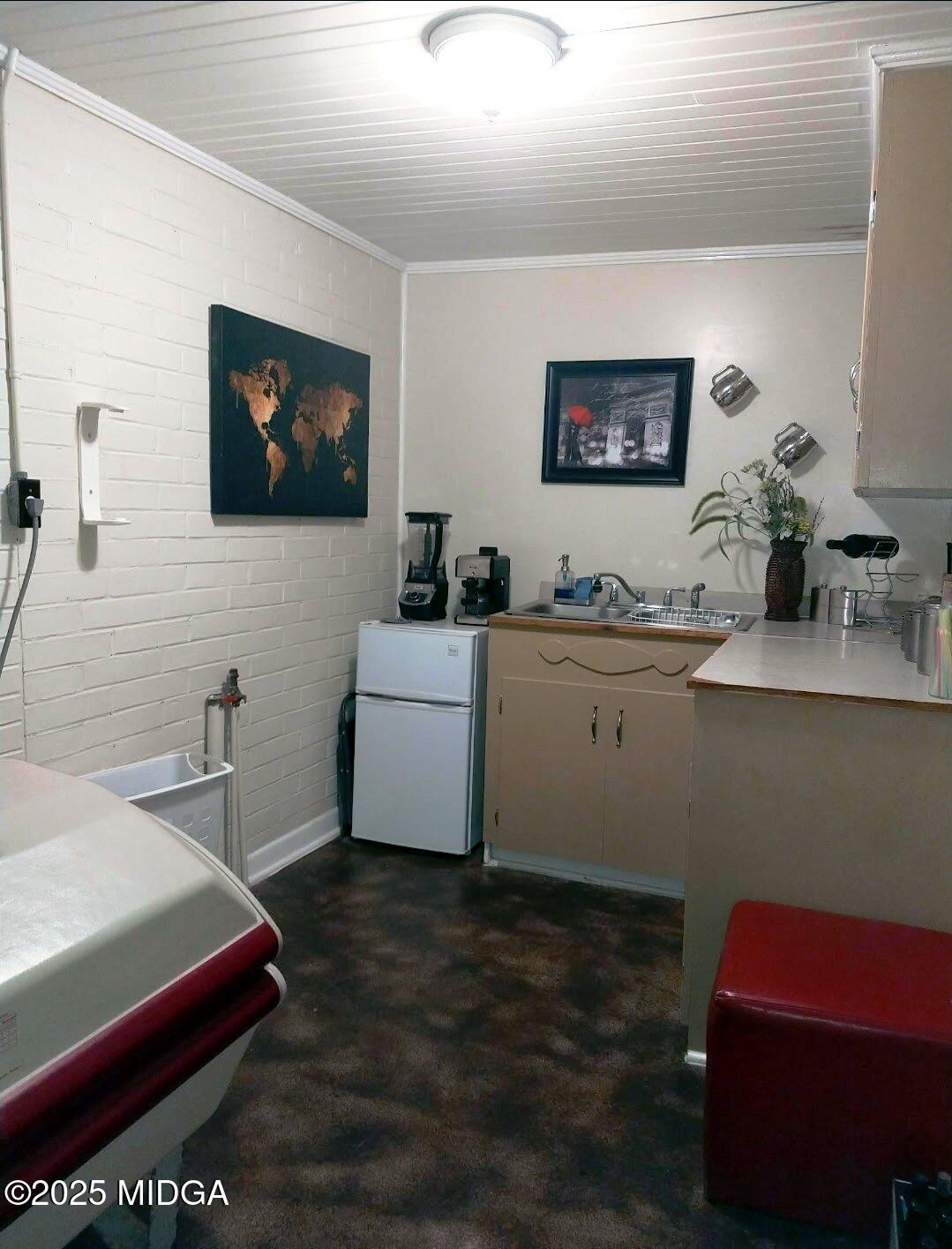 152 North Main Street Gordon, GA 31031 - Photo 26 of 37 a room with a bed and a flat screen tv