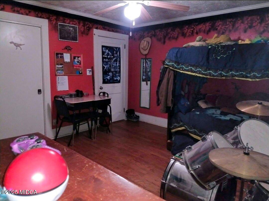 152 North Main Street Gordon, GA 31031 - Photo 28 of 37 a room with table and chairs