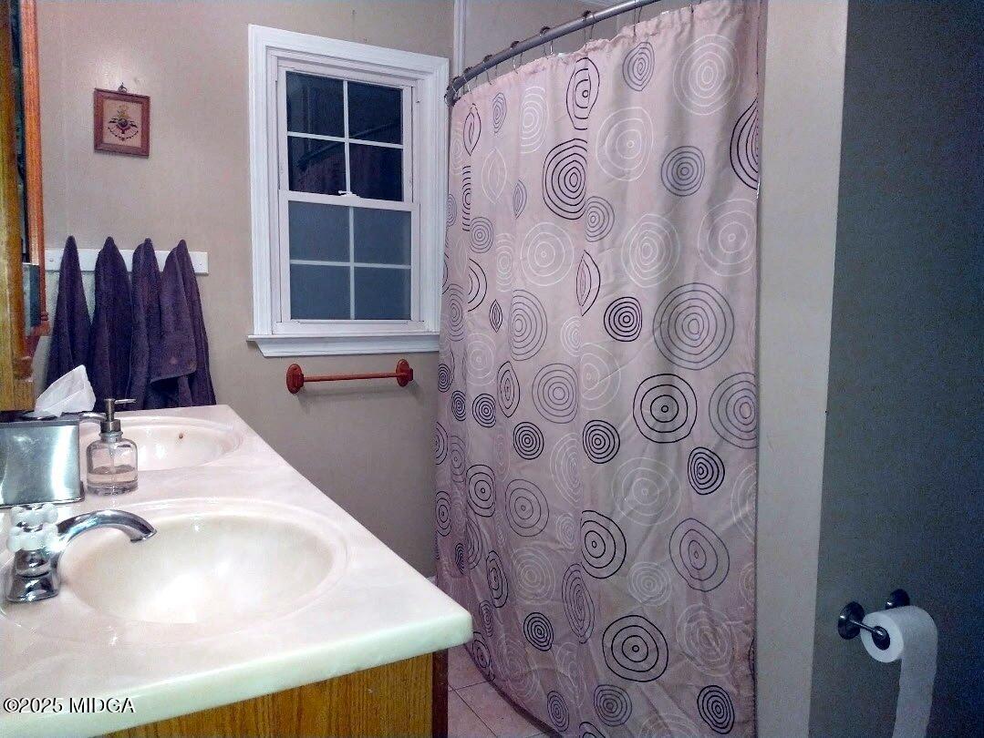 152 North Main Street Gordon, GA 31031 - Photo 29 of 37 a bathroom with a sink and a window