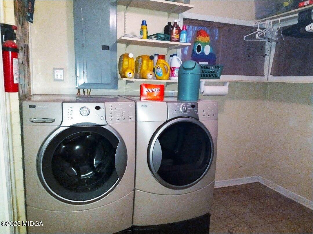 152 North Main Street Gordon, GA 31031 - Photo 33 of 37 a utility room with dryer and washer