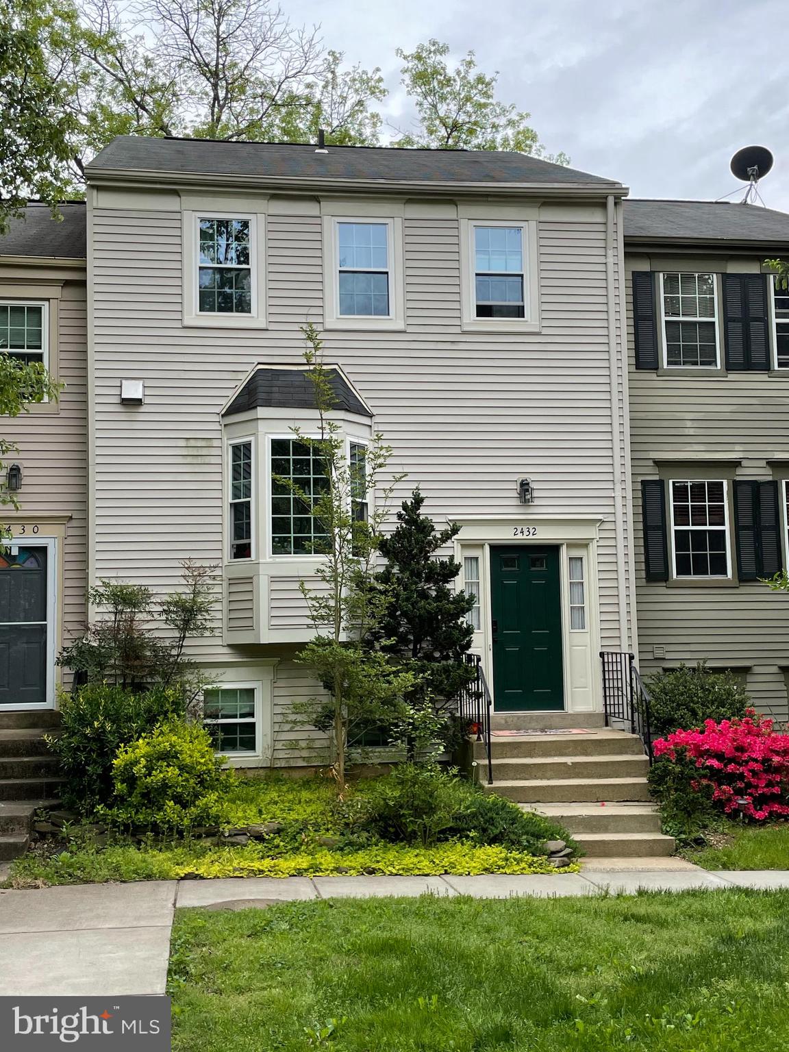 2432 Ridgehampton Court Reston, VA 20191 - Photo 2 of 11