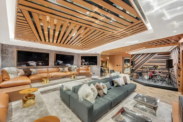 $19,000 | 200 East 95th Street, Unit 20C | Upper East Side