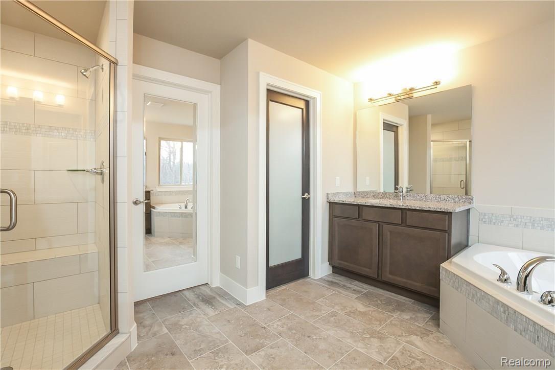 22366 Brantingham Road Macomb, MI 48044 - Photo 29 of 41 029-3644866-large.jpg
