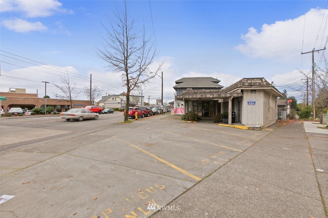 2552 Beacon Avenue South Seattle, WA 98144 - Photo 3 of 15