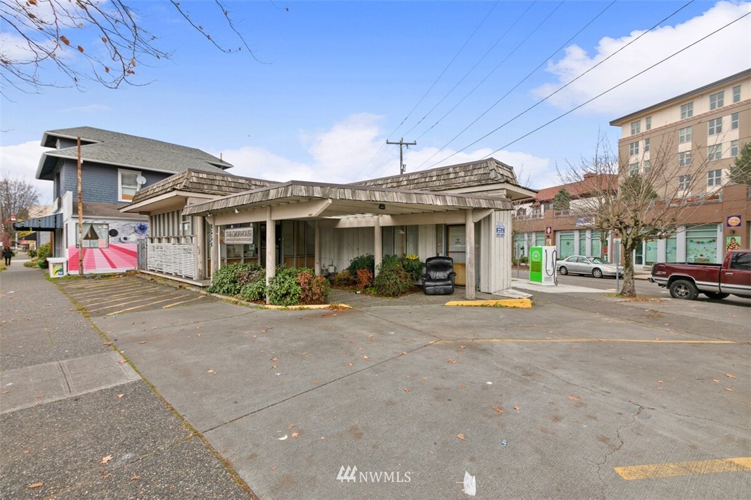 2552 Beacon Avenue South Seattle, WA 98144 - Photo 5 of 15