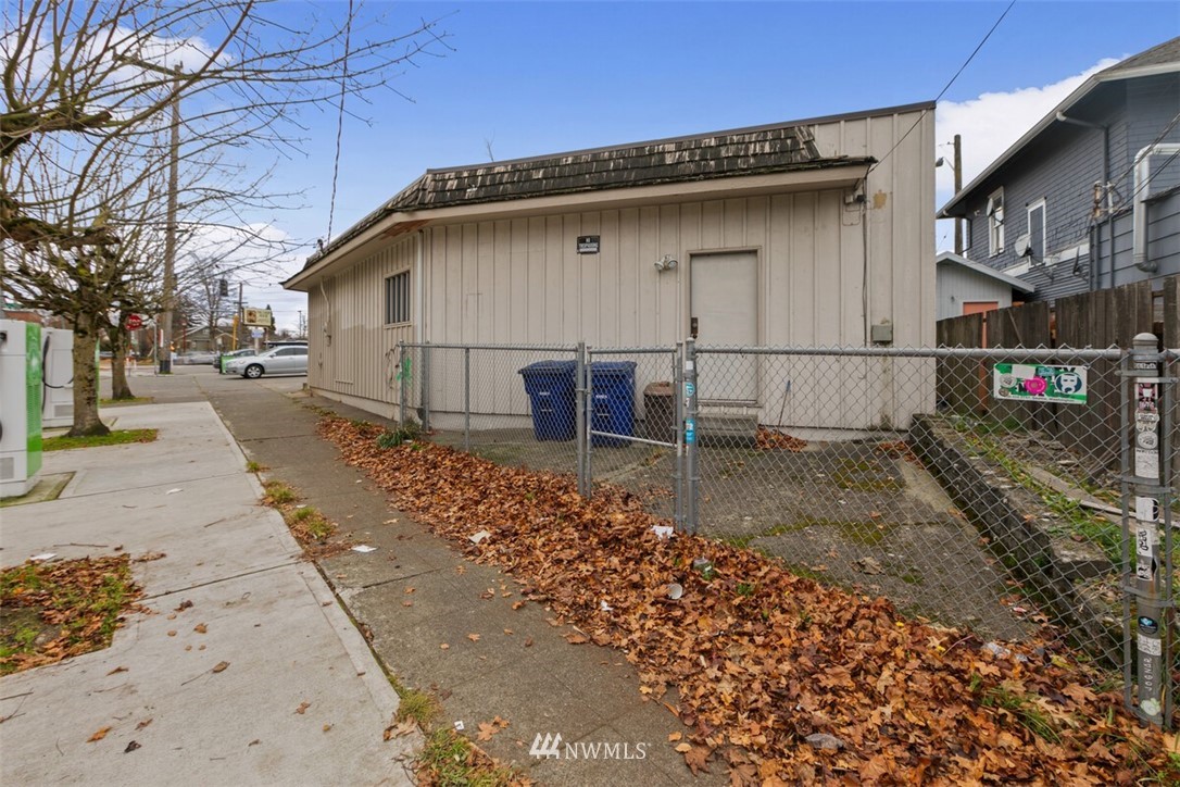 2552 Beacon Avenue South Seattle, WA 98144 - Photo 9 of 15
