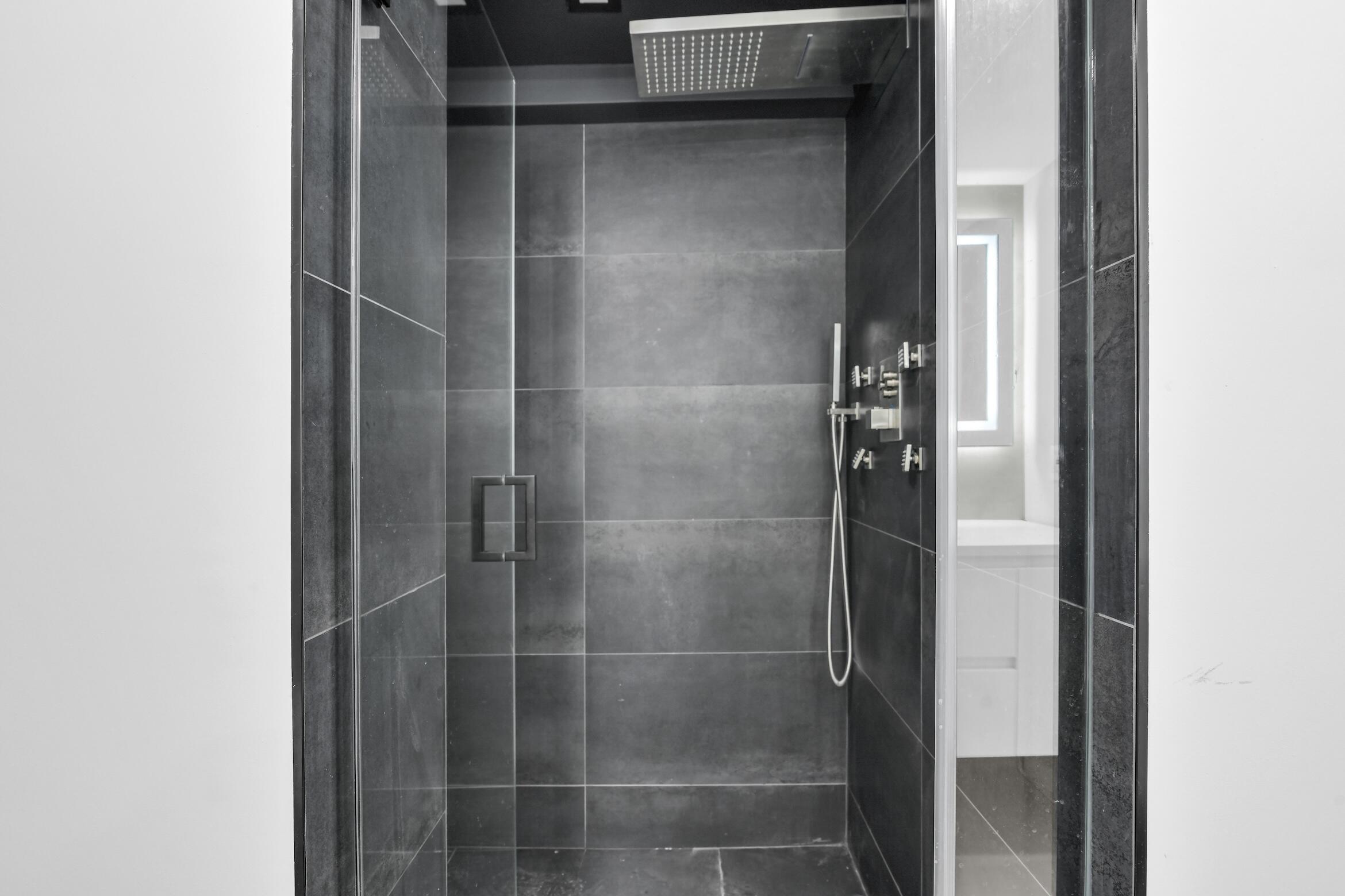 2000 South Ocean Boulevard, Unit 6K Boca Raton, FL 33432 - Photo 32 of 93 a bathroom with a mirror