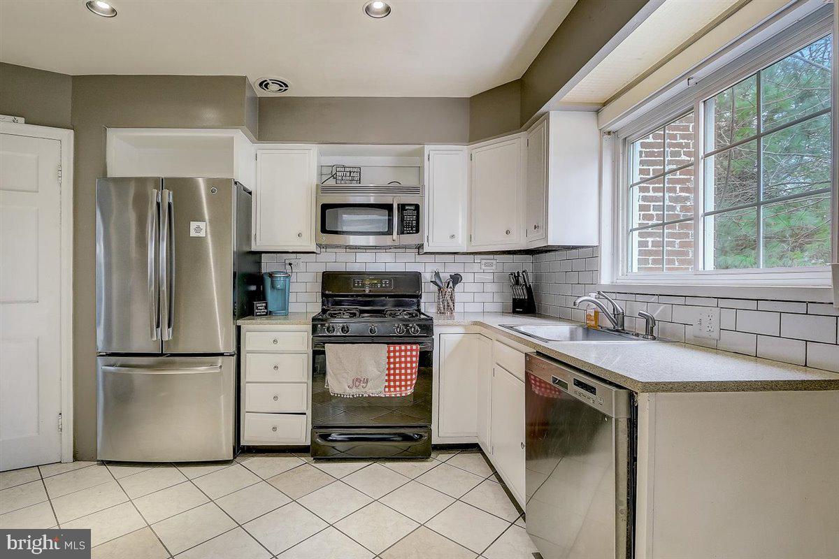 1822 Aberdeen Road Towson, MD 21286 - Photo 14 of 56