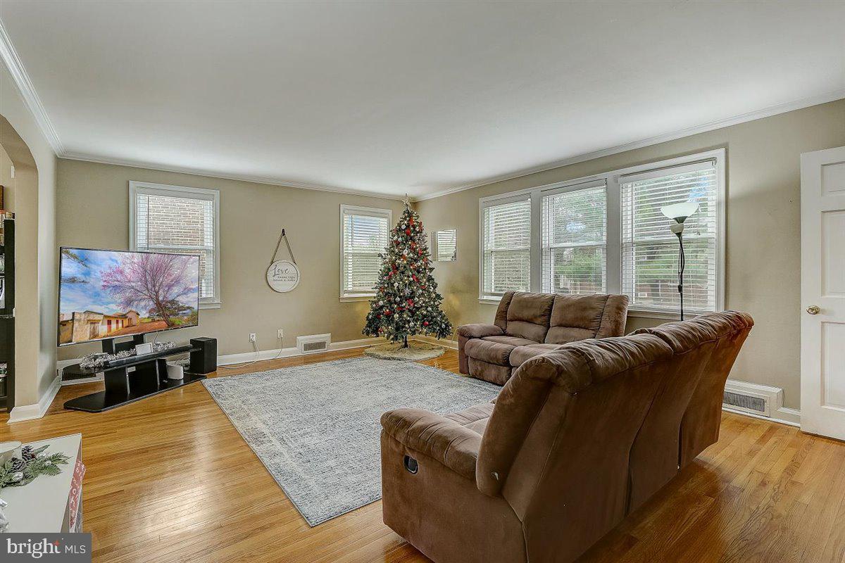 1822 Aberdeen Road Towson, MD 21286 - Photo 8 of 56