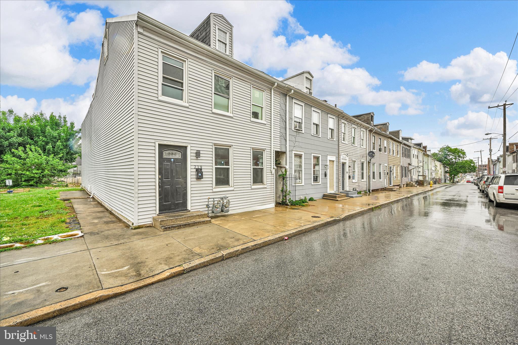 219 Walnut Street York, PA 17403 - Photo 1 of 33 Nest or Invest